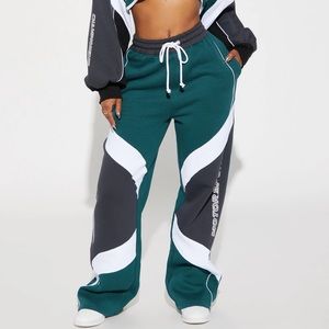 Brand New Sporty Wide Leg Sweatpant - Size M/L - Unisex
